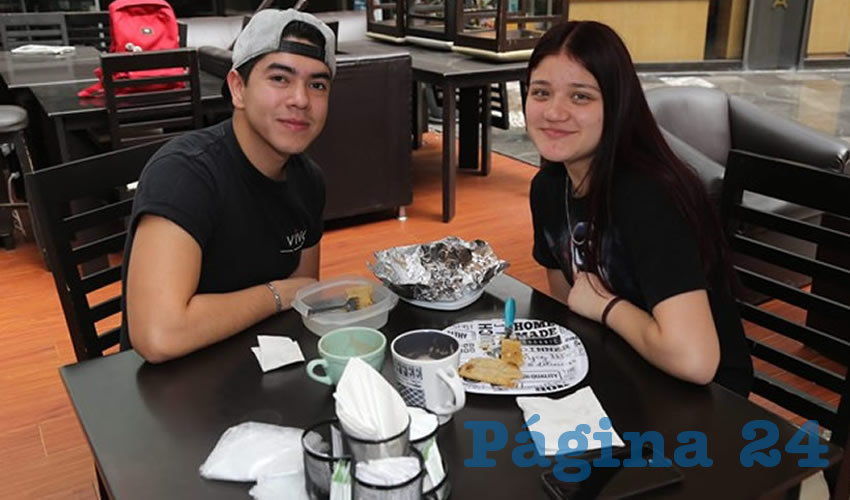 En Viva Café desayunaron Mauricio Gallegos Durán y Cristina de Anda Fernández
