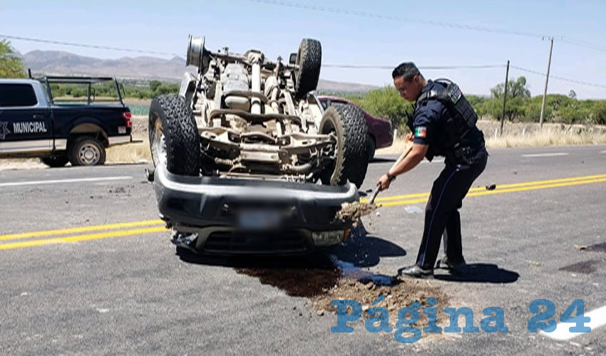 La camioneta se volcó en el tramo La Gloria-Ciénega Grande, en Asientos