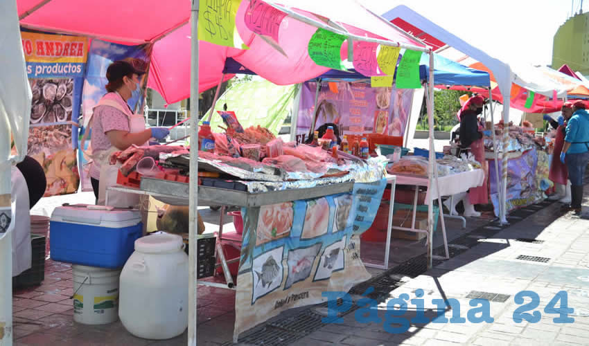 Como cada año en Semana Santa, decenas de comerciantes colocaron el tradicional Tianguis de Cuaresma (Foto: Merari Martínez)