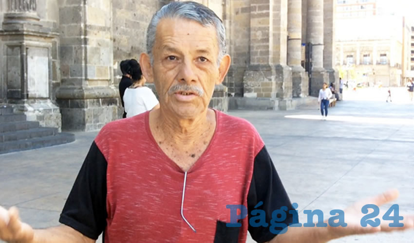 Zapatero de oficio, pero pedigüeño por necesidad, Óscar Covarrubias de 64 ha tratado hacer “casi” de todo por seguir llevando alimento a su hogar, situación que se ha endurecido por el aislamiento social/Foto: Rafael Hernández Guízar