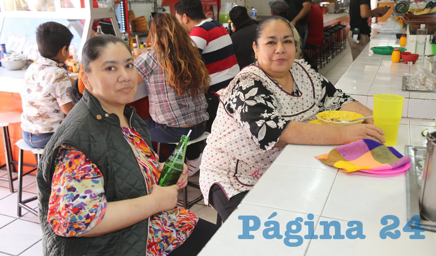 En Mariscos El 7 Hermanos, en el mercado Morelos, desayunaron Liliana Varela Calderón y Esperanza Calderón González