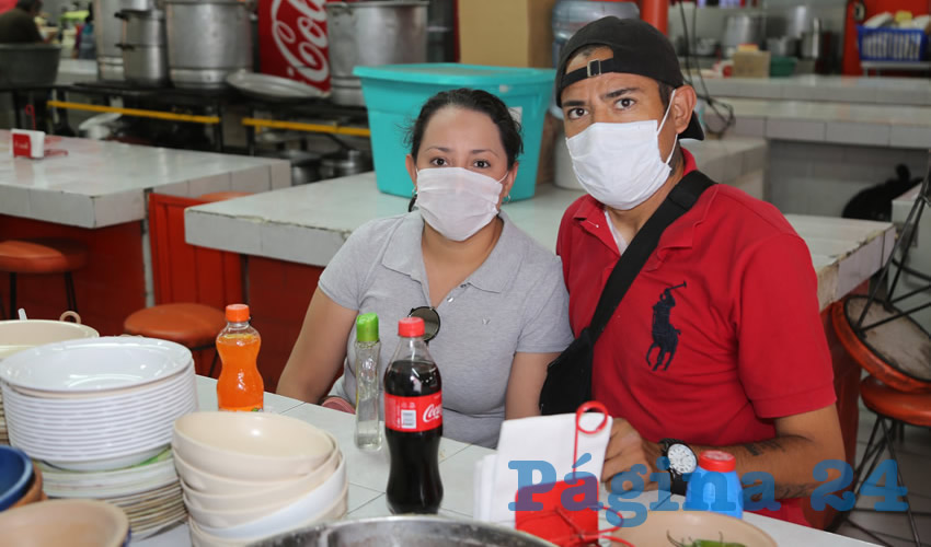 En Cocina Económica El Güero desayunaron Silvia Islas Valdez y Efraín Almaguer