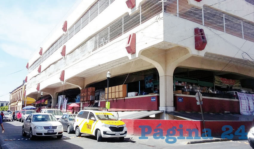 Cerrazón han recibido en el ayuntamiento de Tlaquepaque sobre la posibilidad de implementar alguna estrategia que ayude a reactivar la economía en este mercado municipal, aunque sea un poco para que los mismos locatarios puedan llevar el pan a su mesa, explicó Miguel Torres/Fotos: Francisco Tapia