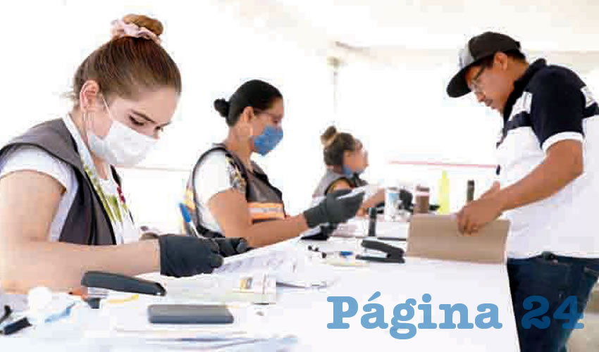 Continúa en Tonalá el registro de personas para los apoyos que otorgará el municipio a quienes resultaron afectados en sus negocios por la contingencia sanitaria/Foto: Rafael Hernández Guízar