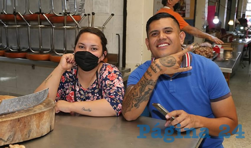 En Birriería el Güero, en el mercado Juárez, desayunaron Cynthia Maricruz Pasillas Flores y Gadiel Castillo Rodríguez