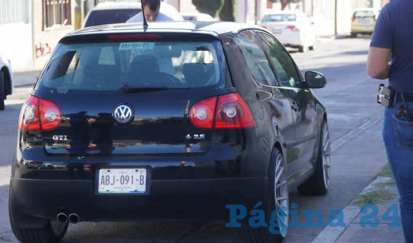 El atacante solo logró hacer blanco en un vehículo estacionado, en el cruce de las calles Jefes Insurgentes y 30 de Julio