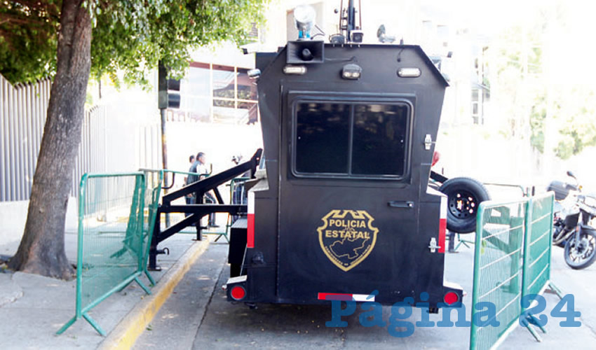 Entre las labores de la autoridad estatal se colocó una torre de vigilancia al exterior del CUCS, además, de patrullajes de policías estatales, y presencia de policías viales para agilizar la movilidad en la zona/Foto: Cortesía