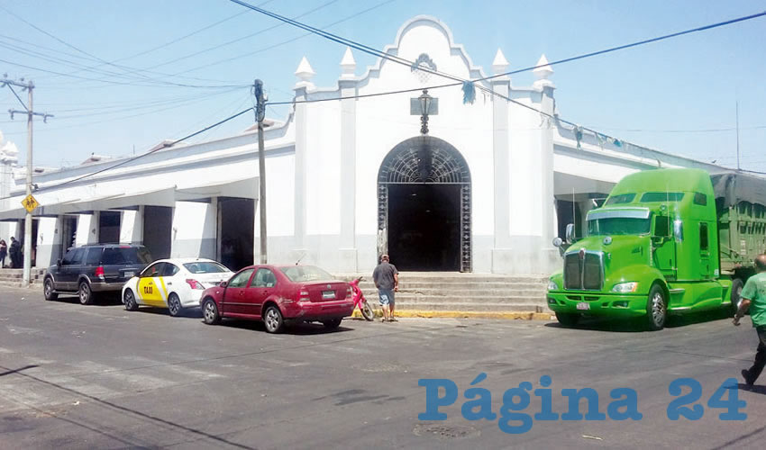 El ayuntamiento tapatío se desentendió de la limpieza del lugar; a esto se suma la falta de sanciones a los vecinos que dejan su basura donde no deben, criticaron locatarios del lugar/Foto: Francisco Tapia