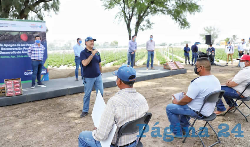 El gobernador del Estado, Mart&iacute;n Orozco Sandoval, entreg&oacute; apoyos del Programa de Reconversi&oacute;n Productiva