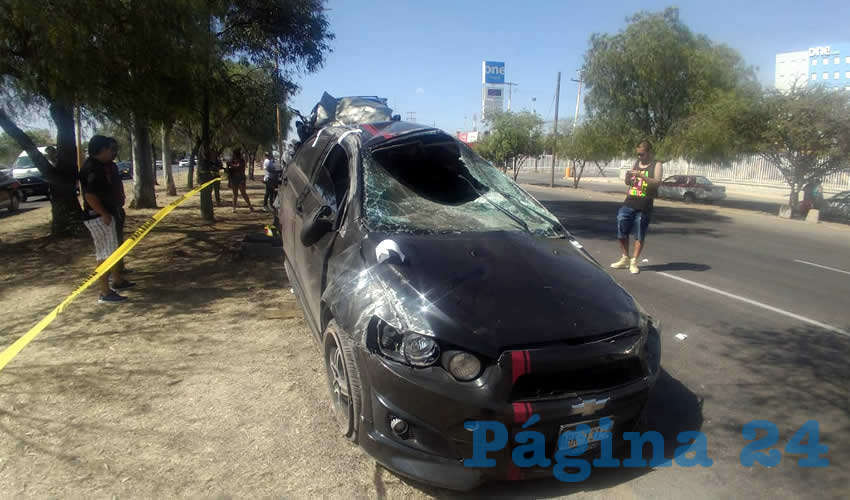 El carro Chevrolet Sonic negro, que manejaba el responsable del accidente, el ebrio Isidro Rafael Espinoza Salas, de 33 a&ntilde;os de edad