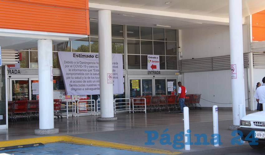 Diversos centros comerciales de la zona conurbada Zacatecas Guadalupe han dispuesto protocolos de sanidad en sus accesos y salidas para responder ante la contingencia sanitaria y a las recomendaciones de salud emitidas por las autoridades de gobierno (Foto: Rocío Castro Alvarado)