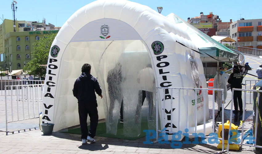 Estos túneles fueron instalados en la Central de Autobuses, en los tianguis y mercados de Guadalupe y en la Plaza Bicentenario (Foto Rocío Castro Alvarado)