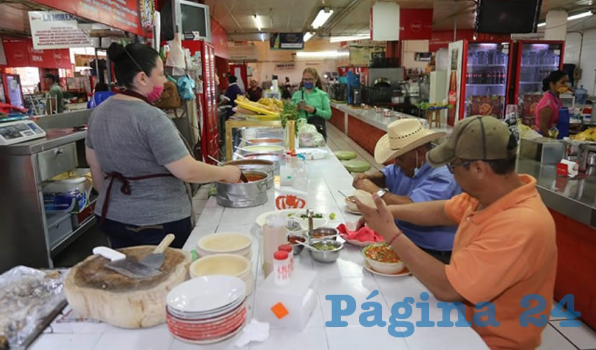 En Birria y Menudos Don Chuy, en el mercado Morelos, compartieron un rico menudo