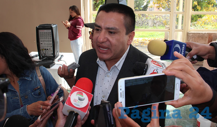 un grupo de aproximadamente 15 personas, entre amigos y familiares zacatecanos, decidieron unirse y solidarizarse para elaborar alimentos y llevarlos directamente al hospital para alimentar al personal de salud que está trabajando muy duro para atender esta crisis (Fotos Cortesía)
