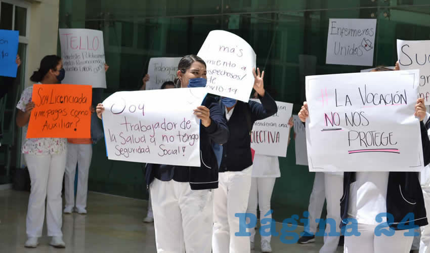 Personal de Enfermería suplente del Hospital General Zacatecas “Luz González Cosío” manifestó su inconformidad con autoridades gubernamentales porque desde hace cinco años no les han autorizado un incremento salarial, pese a que lo han solicitado desde hace dos años (Foto Merari Martínez)