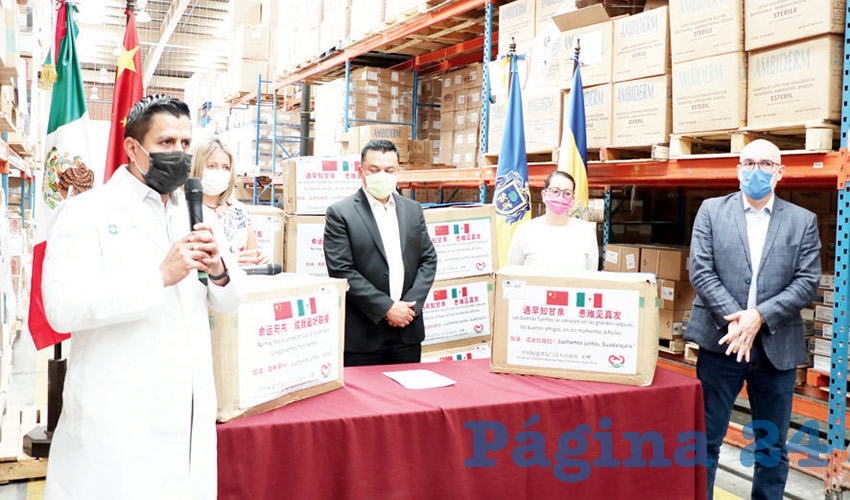 Destaca que en las cajas de estos materiales había mensajes de apoyo en chino y español, en las que se pudo leer “Luchamos juntos, Guadalajara”, “No hay conexión que la solidaridad, unidos somos más fuertes” o “Las buenas fuentes se conocen en las grandes sequías”/Foto: Cortesía
