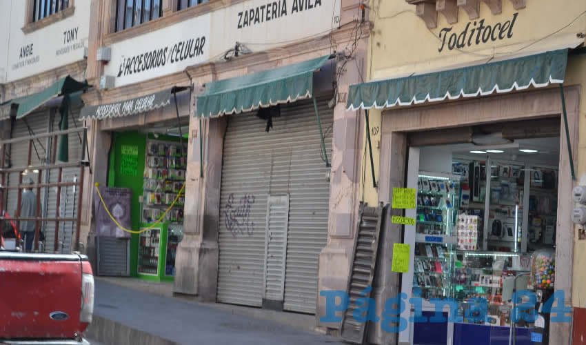 Con el uso de la tecnología en crecimiento, estos locales también han prosperado en los últimos años, ya que ofrecen desde la venta de consolas de videojuego, celulares, juegos, programas, equipo de cómputo, bocinas, entre otros artículos y productos para personalizar o mejorar los distintos equipos o dispositivos móviles (Foto: Merari Martínez)