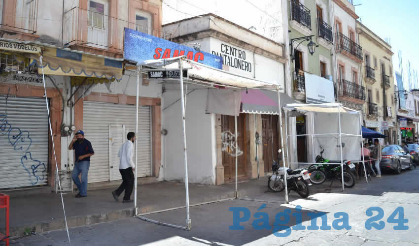 Consideraron que el cierre de esta importante vía de comunicación, generaría una reducción en las ventas, como lo han registrado desde que inició la contingencia. (Foto Merari Martínez)