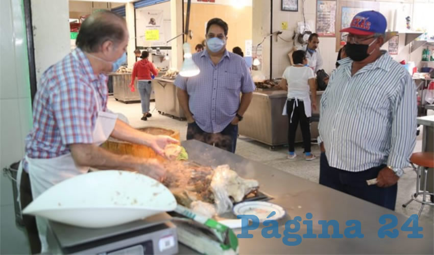 En Birriería El Lago Azul, en el mercado Juárez, pidió birria para desayunar en casa con sus hijos