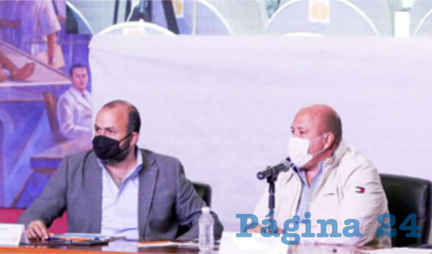 Más pactos del gobernador Enrique Alfaro y Raúl Padilla López para elegir “cabeza” de la UdeG: Luego de Bravo Padilla y Navarro Navarro, llegó en 2019 Ricardo Villanueva Lomelí (derecha), otro incondicional de “El Licenciado”. Villanueva Lomelí, candidato a la alcaldía de GDL en 2018 por el PRI, y fugaz regidor, ya nombrado rector general nunca ha hablado de anomalías financieras en la casa de estudios pese a los hallazgos de la ASF/Foto: Cortesía