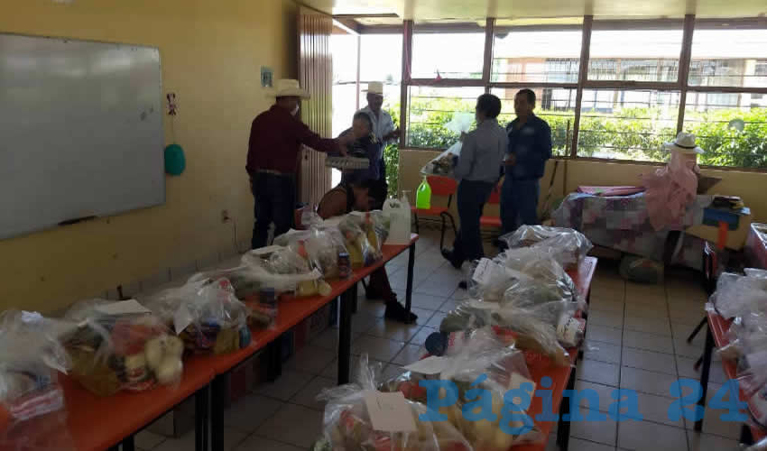 En solidaridad con las familias más necesitadas de la comunidad La Encantada en Fresnillo, personas originarias y habitantes de esta población, lanzaron una convocatoria para recolectar productos de la canasta básica y donarlos a familias de ese lugar. (Foto: Cortesía)