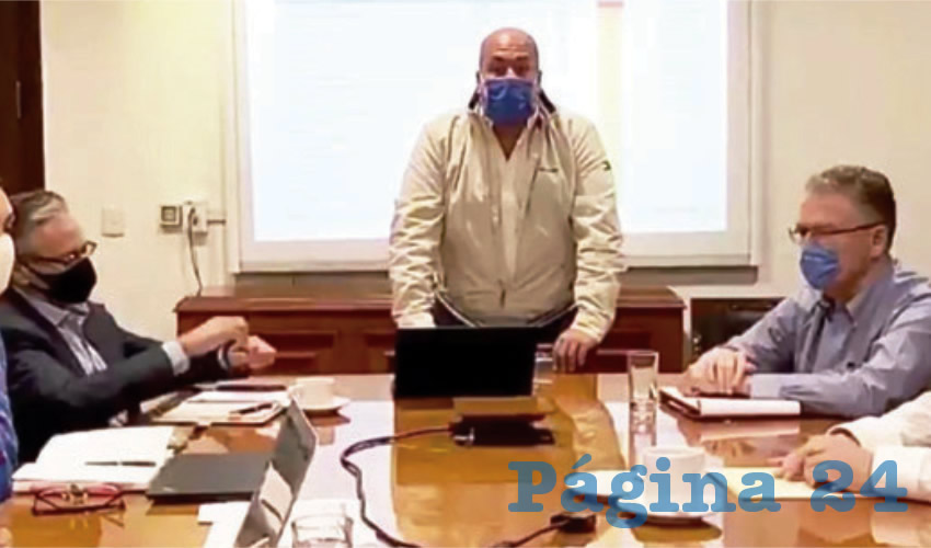 El gobernador Enrique Alfaro se jacta de que está acondicionando el sistema de salud para atender la contingencia sanitaria por COVID-19... Lo hace en hospitales privados, como el Ángel Leaño, propiedad de la UAG, donde invertirá 180 millones de pesos para obras, equipamiento y gastos de operación. Así las cosas mientras que en los Hospitales Civiles de Guadalajara hay baños sin puertas, el agua caliente no existe, falta personal de enfermería, y el que hay carece de insumos básicos diarios para combatir el coronavirus... Usan “donaciones”/Foto: Twitter @EnriqueAlfaroR