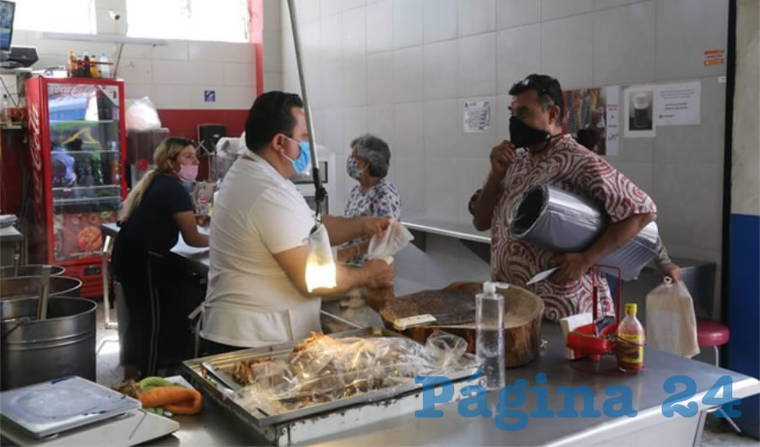 En Birrier&iacute;a Lira, en el mercado Ju&aacute;rez, lleve para desayunar birria en casa con la familia