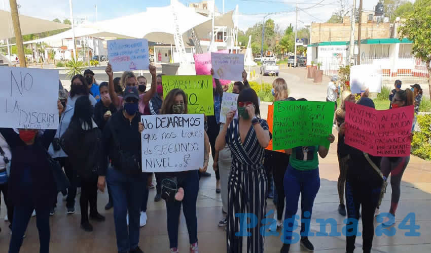 Protestan prostitutas en la Presidencia de Pabell&oacute;n de Arteaga (Foto: Eddylberto Lu&eacute;vano Santill&aacute;n)