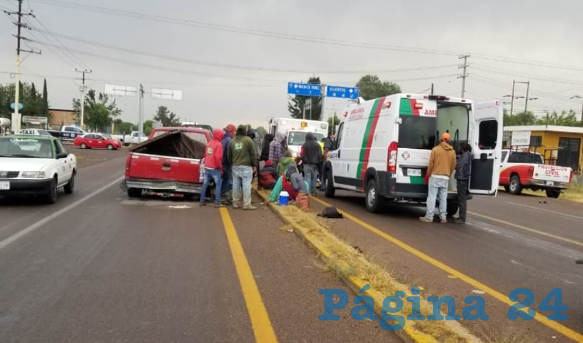 El encontronazo entre dos camionetas ocurri&oacute; en el entronque de las carreras federales 71 y 22