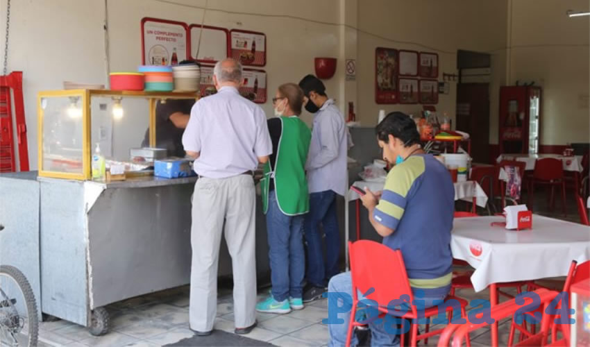 En taquería El Jacalito pida unos tacos de carnitas para desayunar en casa con la familia