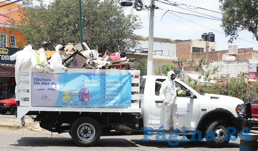 Se realizaron fumigaciones en las casas, limpieza y descacharrizaicon en la colonia Santa Margarita Primera Sección; son trabajos para contener la proliferación del mosco transmisor no sólo del dengue, sino también del zika y la chikungunya/Foto: Cortesía
