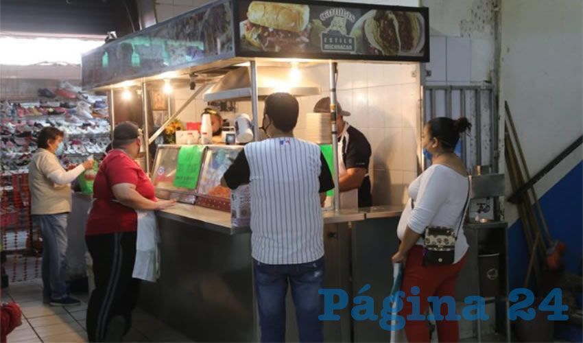 En Carnitas Estilo Michoacán, en el mercado Terán, hay tacos y tortas para llevar