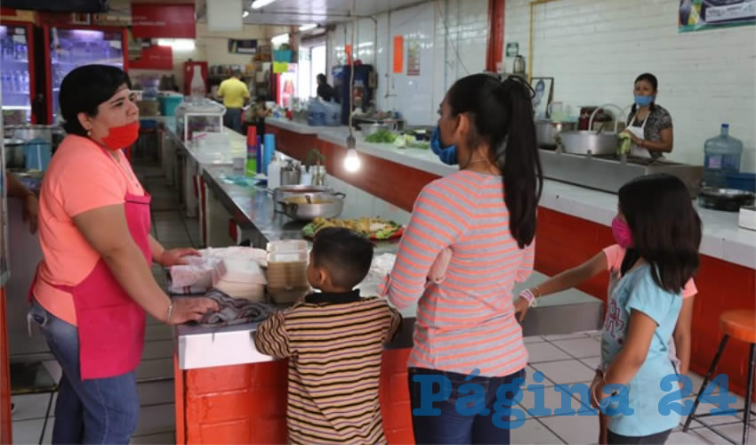En La Mensajera, en el mercado Morelos, hay desayunos para llevar a casa