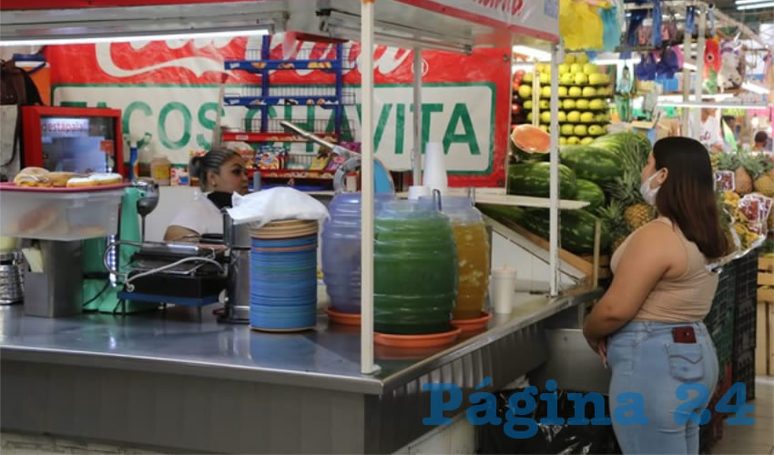 En biónicos y licuados Chavita, en el mercado Terán, venden biónicos para convivir con la familia en casa