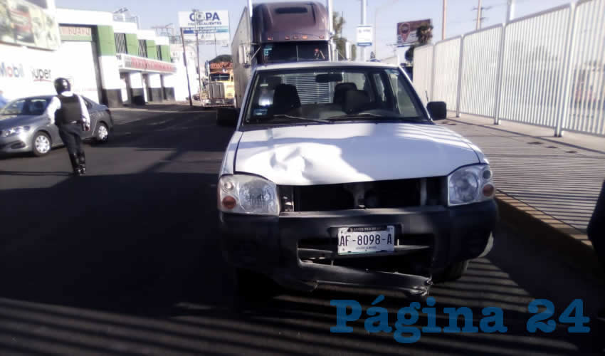 La unidad Nissan blanca que manejaba Miguel “N” “N”, de 29 años de edad, que embistió a un menor de 11 años