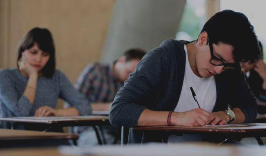 Quedó de manifiesto que “el círculo vicioso de las desventajas se inicia al quedar fuera de la escuela sin haber concluido el ciclo de formación, y se agrava al no conseguir trabajo o tener uno precario e informal, sin protección social y sin derechos”