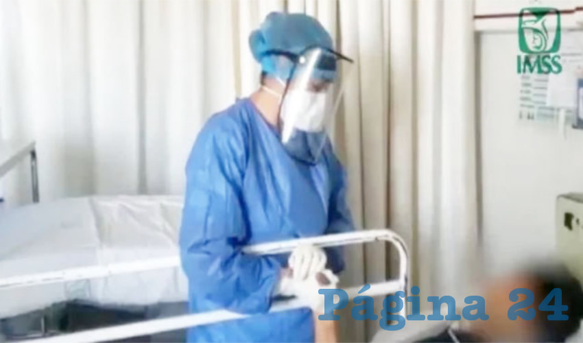 “El canto reduce miedos, ansiedad, depresión y libera emociones que afectan al enfermo”, explicó la enfermera Laura Estela García Méndez, trabajadora del Hospital Regional Número 110 del IMSS, en Guadalajara/Foto: Captura de Video