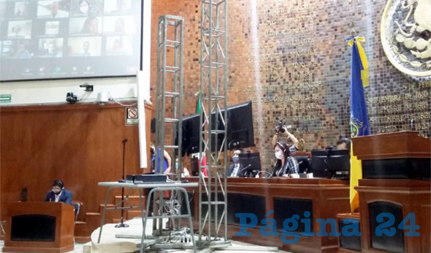 De manera virtual y horas antes de que se les venciera el plazo permitido de ley para llevarlo a cabo, legisladores de Jalisco abrogaron la ley de educación anterior y dieron luz verde a la “versión mejorada”/Fotos: Francisco Tapia
