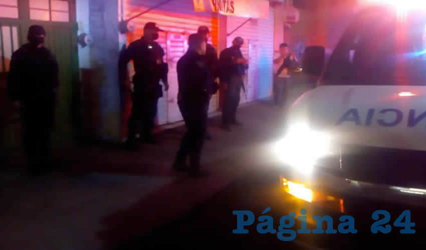 Hacia la esquina de las avenidas Rodolfo Landeros Gallegos y Poliducto corrió el afectado, en donde fue atendido por paramédicos