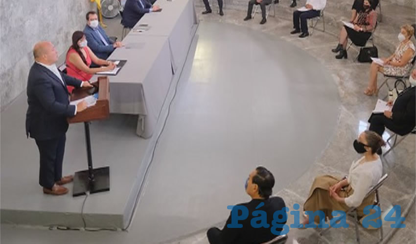 Ayer se llevó a cabo el Homenaje Solemne al Mérito Docente 2020, donde se entregaron de manera simbólica las preseas “Ignacio Manuel Altamirano”, “Manuel López Cotilla” y “Rafael Ramírez”, a docentes que tienen 30 y 40 años de servicio/Foto: Cortesía