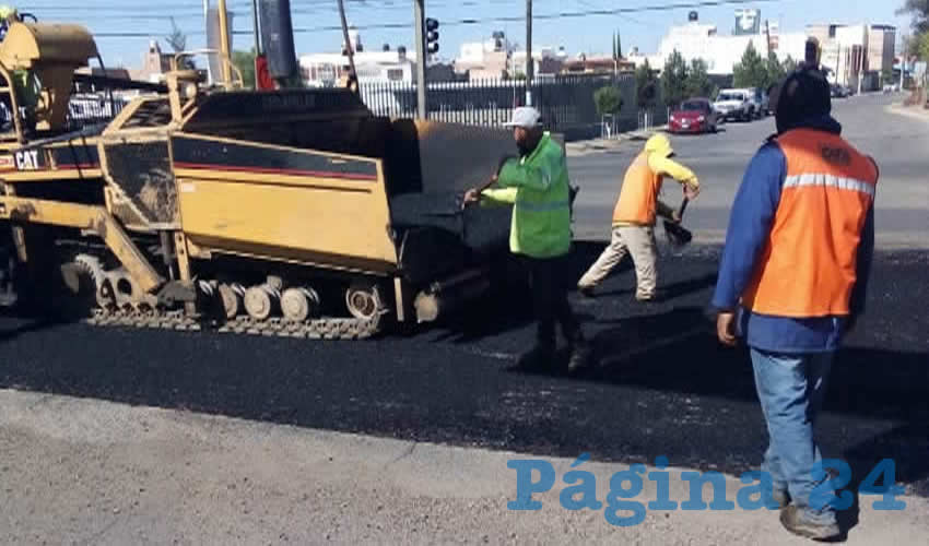 Esta obra de colocación de sobrecarpeta asfáltica se realizó en tres etapas, rehabilitando desde la avenida Aguascalientes Sur hasta la calle Montealbán