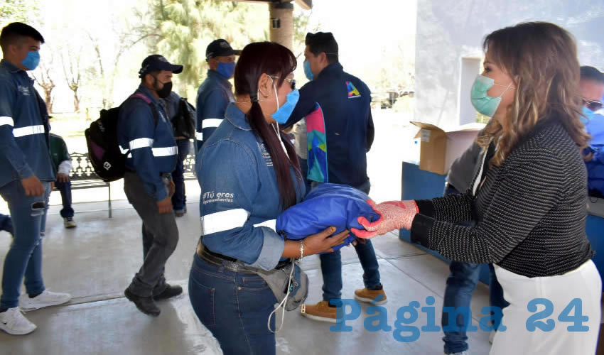 Miriam Rodríguez Tiscareño, titular de la dependencia dirigió un mensaje de felicitación y agradecimiento a los jardineros