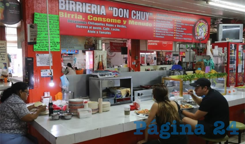 En Birrier&iacute;a Don Chuy, en el mercado Morelos, venden para desayunar y llevar a casa