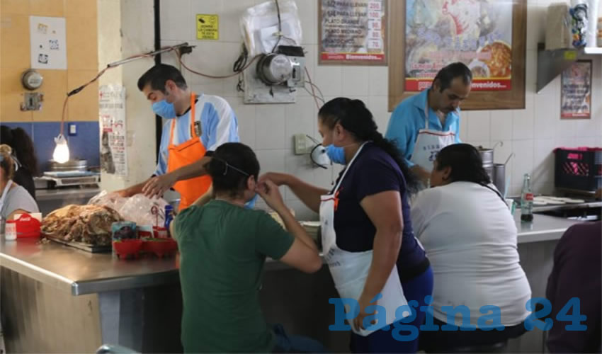 En Birrier&iacute;a V&aacute;zquez, en el mercado Ju&aacute;rez, lleve su birria y disfr&uacute;tela con la familia