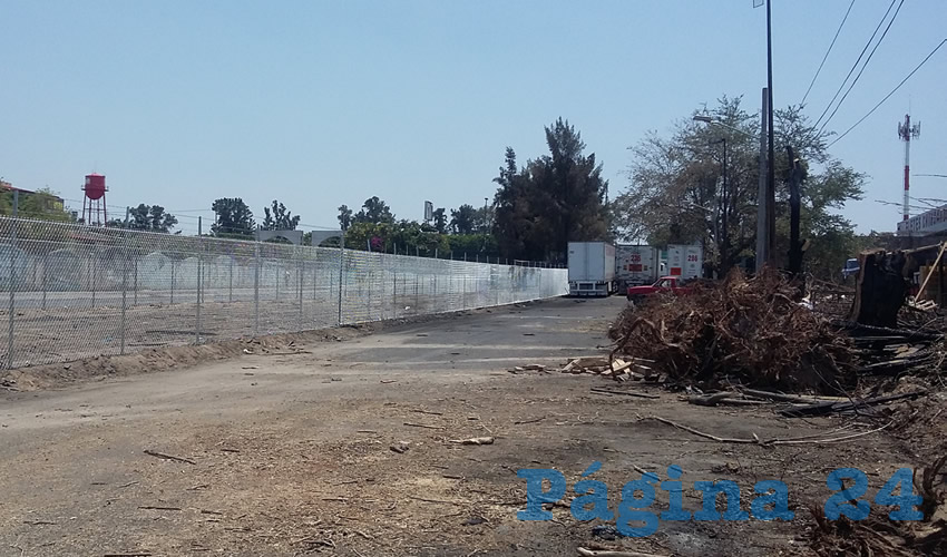 Desagradable sorpresa se llevaron los carpinteros indígenas y sus familias luego de que personal del ayuntamiento “cercara” el terreno donde vivían y trabajaban sin molestar a nadie. “Ni buenos días nos dijeron”, lamentan/Foto: Francisco Tapia