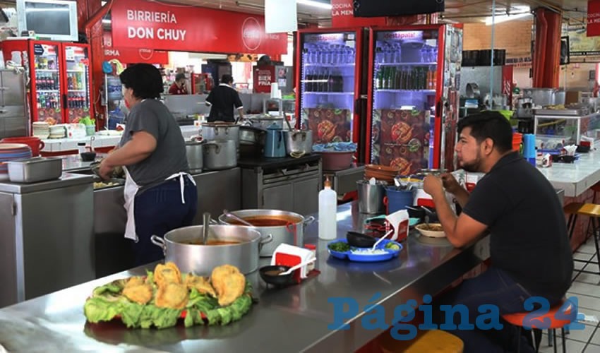 En cocina econ&oacute;mica La Mensajera compre su desayuno para llevar a casa