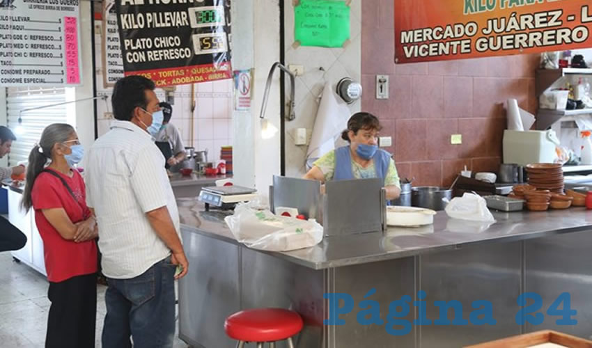 En birrier&iacute;a El Se&ntilde;or Cano, en el mercado Ju&aacute;rez, lleve birria y desayune en casa