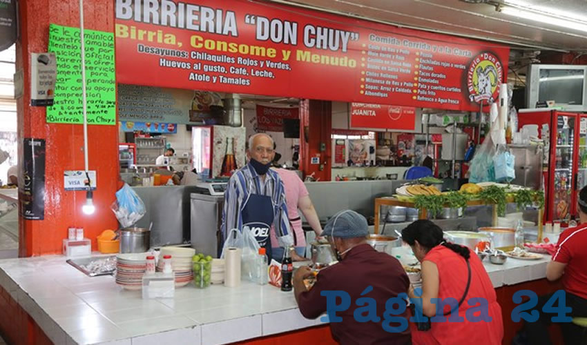 En Birriería Don Chuy, en el mercado Morelos, pide tu desayuno y llévalo a casa