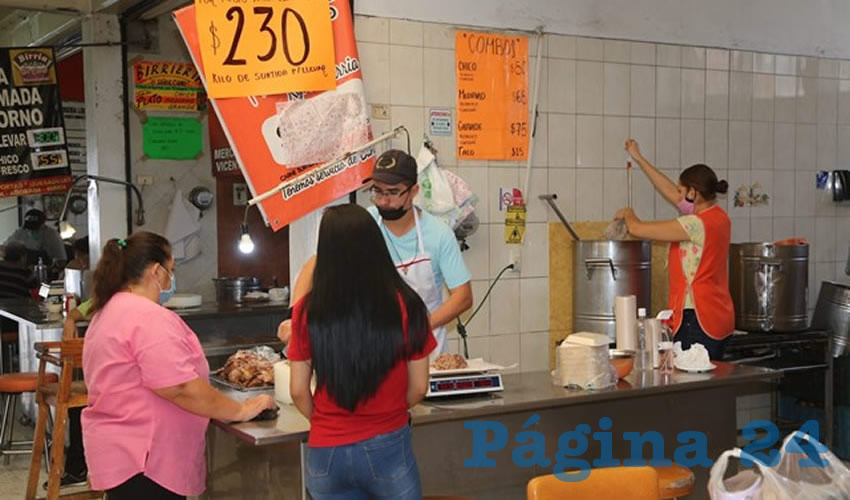 En birriería Los Güeros, en el mercado Juárez, lleva tu desayuno a casa