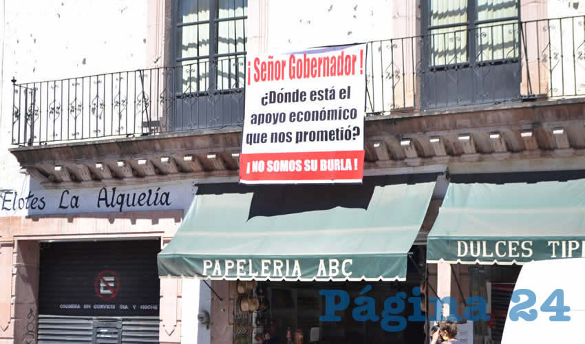 “Los negocios están quebrando…los apoyos no llegaron”, “no estamos pidiendo limosna, sólo lo que nos prometió”, son parte de los reclamos (Foto Merari Martínez)